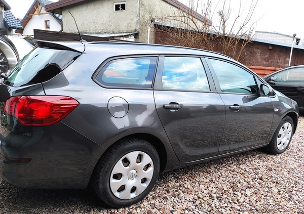 Opel Astra cena 17900 przebieg: 246360, rok produkcji 2012 z Pilawa małe 106